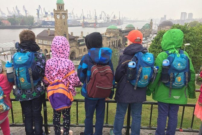 Family tour - the port for children - Start at Deichstraße 32, then move fast to the water