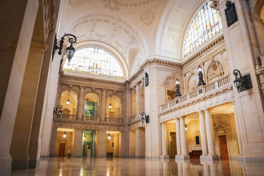Federal Administrative Court Leipzig: A journey into the heart of German justice - Courtroom photography you won’t need: imperial art, coats of arms, and symbols