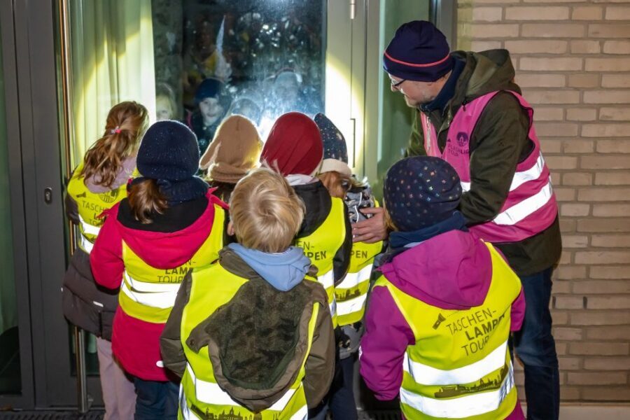 Flashlight tour for children/teenagers - Duration and Pace: 1.5 Hours That Usually Feels Right