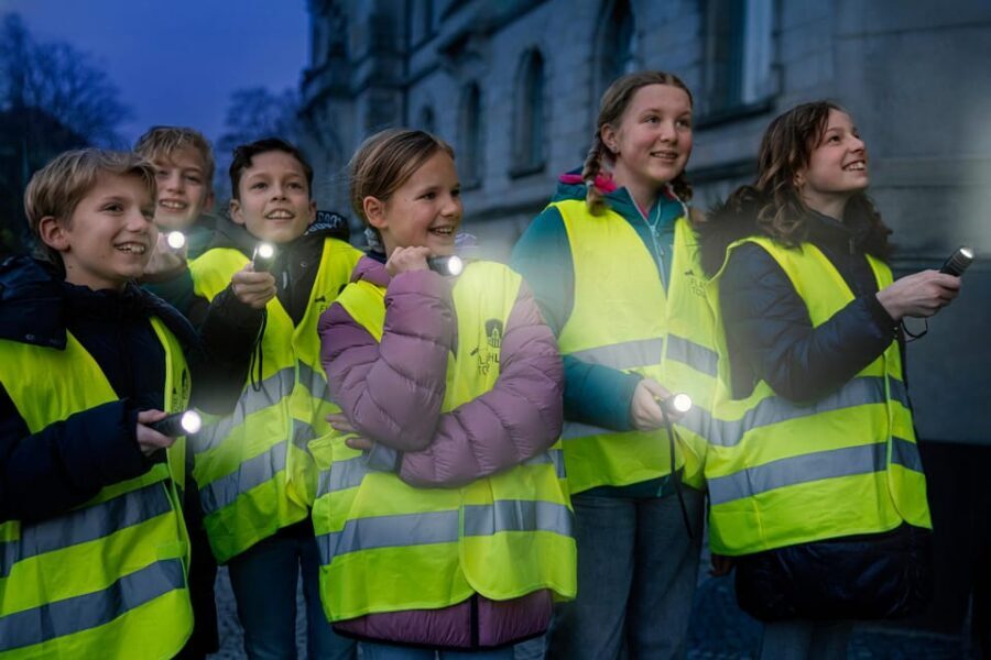 Flashlight tour for children/teenagers - Meeting in Front of the New Town Hall: A Clear Start