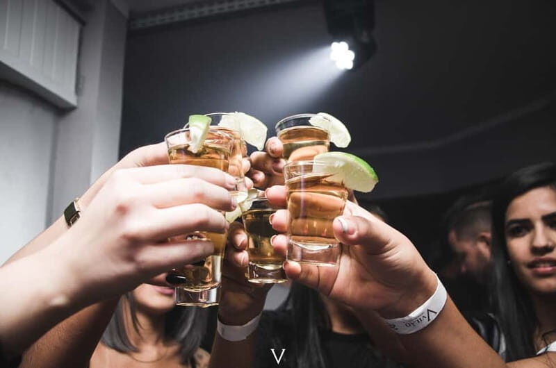 Frankfurt am Main: 2 Nights PubCrawl Shots and Party - Finding the tour: Römer Square and the VIP wristband