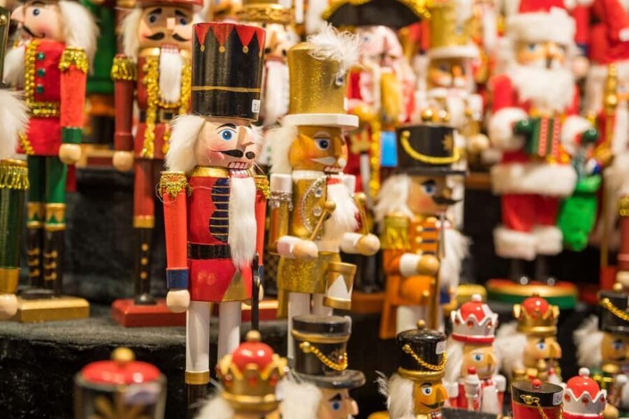 Frankfurt: Christmastime Tour of the new old town - What to wear and bring for a winter walking tour