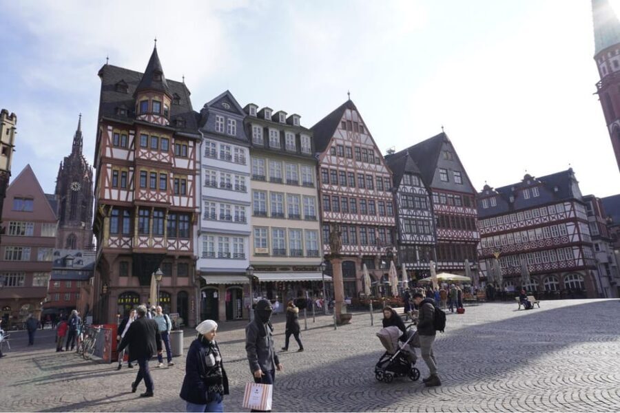 Frankfurt: Criminal hunt at night - Meeting at Restaurant MyFrankfurt: The Start Line You Can Find Fast