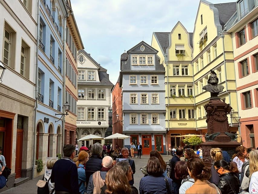 Frankfurt: Discover the heart of Frankfurt – a city tour in Russian - The Kaisersaal and the imperial palace remains you can actually picture