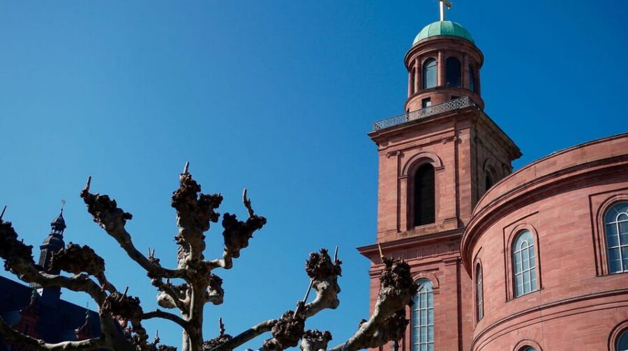 Frankfurt: Discover the heart of Frankfurt – a city tour in Russian - Roman ruins and the logic of layers: from ancient fragments to modern streets