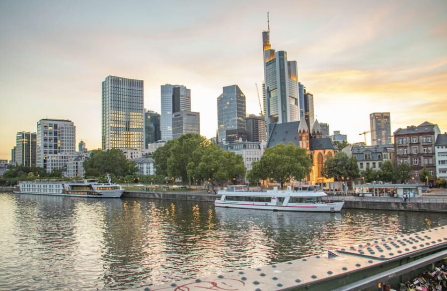 Frankfurt: Express Walk with a Local in 60 minutes - A 60-minute plan that actually works in Frankfurt
