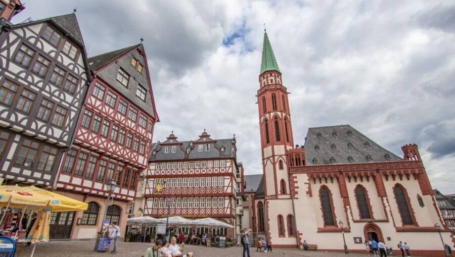 Frankfurt: Express Walk with a Local in 60 minutes - Alte Oper and the city’s sense of style