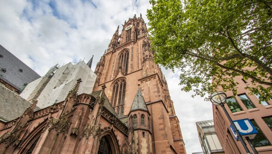 Frankfurt: Express Walk with a Local in 60 minutes - Local tips for food and drinks: how the guide helps you eat like a Frankfurt person