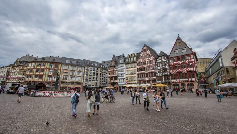 Frankfurt: Express Walk with a Local in 60 minutes - What “personalised recommendations” looks like in real life