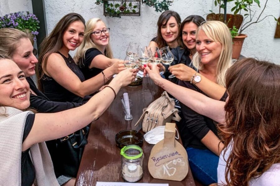 Frankfurt: Food Tour to 3-4 Local Food Spots - Meeting up with Sharing Plate: finding your guide fast
