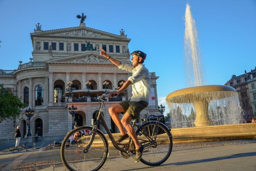 Frankfurt: Guided Bike Tour - From Sachsenhausen lanes to the painters’ quarter and riverfront