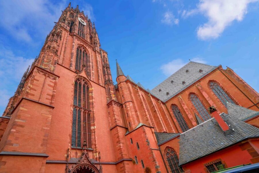 Frankfurt: Guided Bike Tour - Bikes, safety, and your comfort on a 150-minute ride