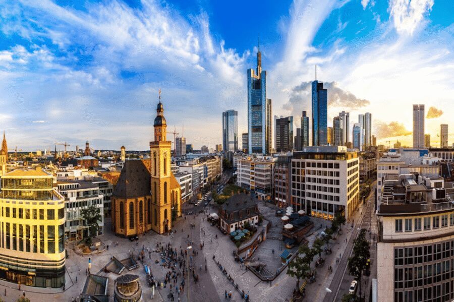 Frankfurt: Guided tour of Frankfurt - Meeting by St. Bartholomew, the Imperial Church
