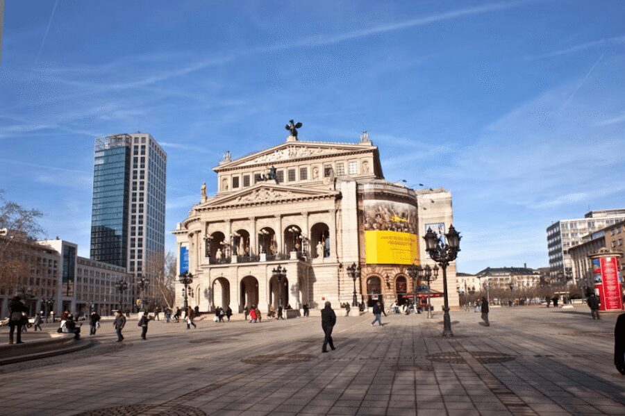 Frankfurt: Guided tour of Frankfurt - Frankfurt’s old-town squares and the City Hall story