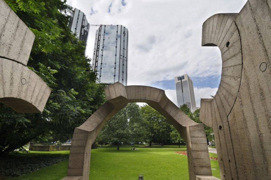 Frankfurt: Guided walk between palm trees and skyline - Price and value: is $21 for 1.5 hours a smart deal?