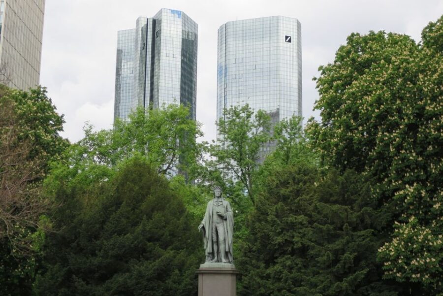 Frankfurt: Guided walk between palm trees and skyline - The stories you’ll hear: Sisi, Maria Sibylla Merian, and a surprising distance