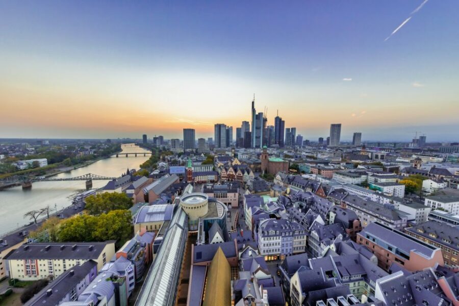 Frankfurt: Highlights and New Old Town English-Language Tour - Museum Embankment: 39 museums and a city skyline view