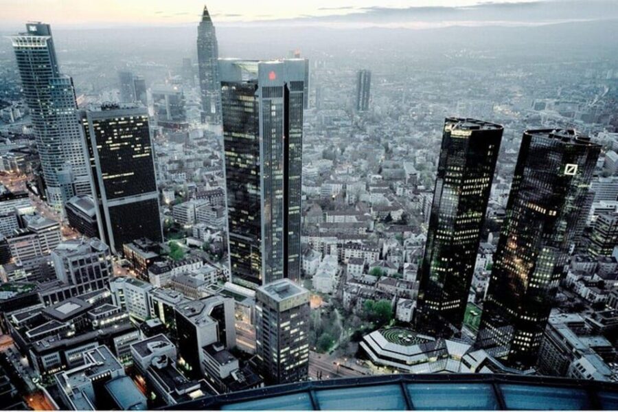 Frankfurt : Highlights & hidden Gems Private Walking Tour - TARGOBANK Start Point: Easy to Find, Easy to Begin