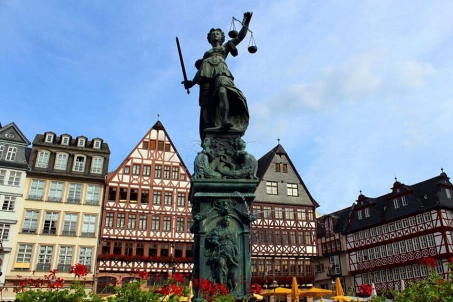 Frankfurt : Highlights & hidden Gems Private Walking Tour - Katharinenkirche, Liebfrauen, and the Borse Frankfurt for Side-Trip Variety
