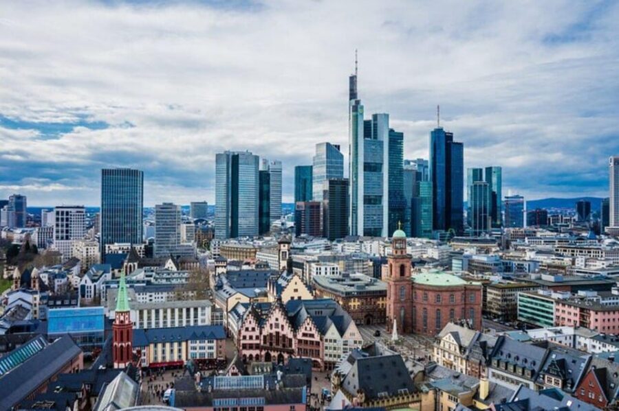 Frankfurt : Highlights & hidden Gems Private Walking Tour - Römerberg Square and Bartholomew’s Cathedral: Frankfurt’s Signature Center