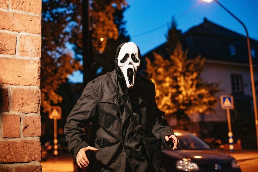 Frankfurt: Jack the Ripper Fright Tour - Günthersburgpark after dark: an almost-hour walk through winding paths