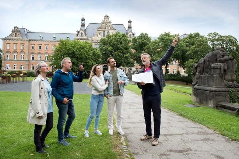 Frankfurt: Old Town Historical Walking Tour with Geo Epoche - Finding the start: Goldene Waage and the Old Town mood