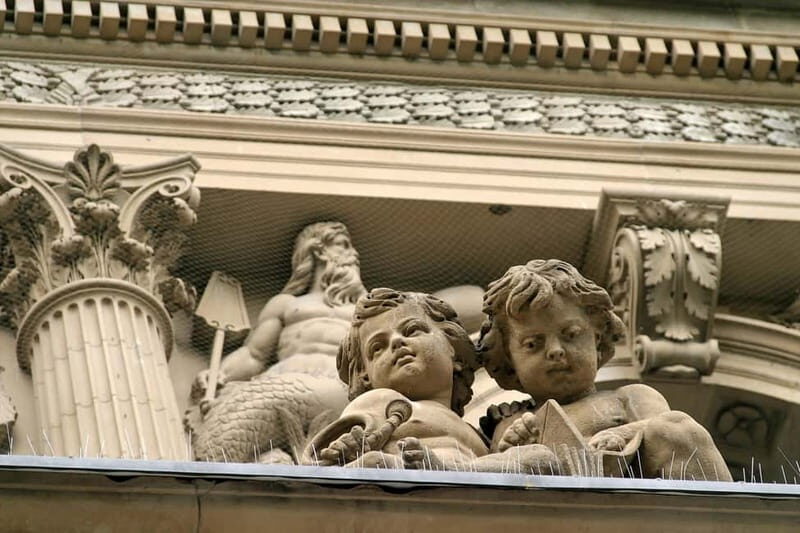 Frankfurt: Old Town Historical Walking Tour with Geo Epoche - What you’ll learn in the Old Town: shopkeepers, middle-class strength, and famous residents
