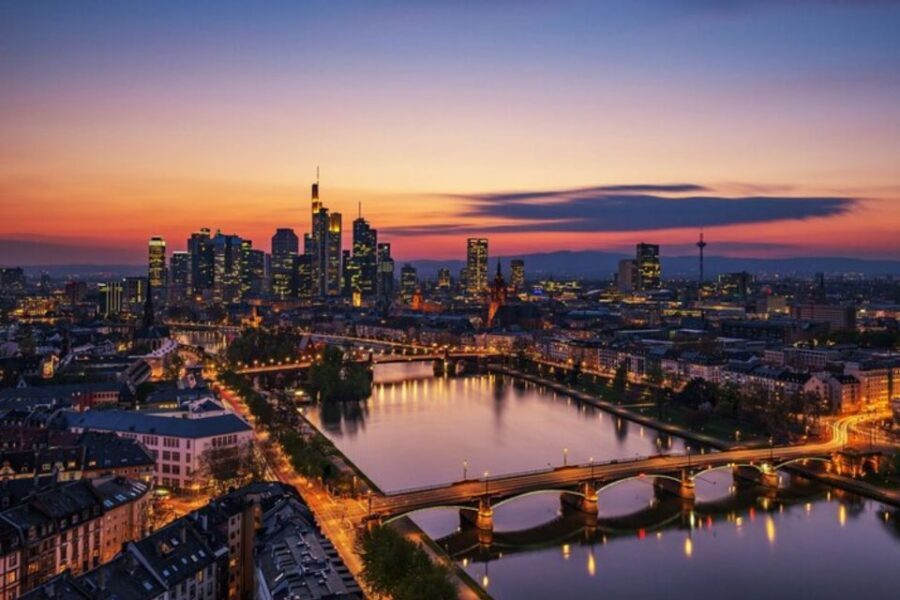 Frankfurt: Private custom tour with a local guide - The walk itself: photo stops, guided sightseeing, and real context