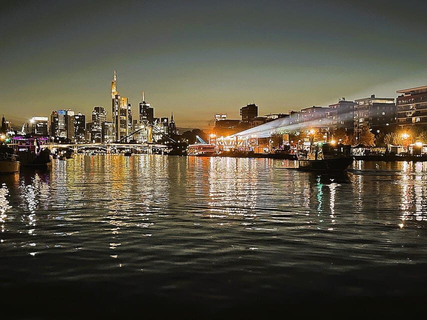 Frankfurt: Private Romantic Skyline Boat Tour - The skyline stretch: Frankfurt high-rises, Museumsufer, and Eiserne Steg
