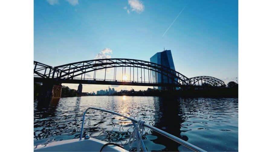 Frankfurt: Private Romantic Skyline Boat Tour - Price and value: Is $293 for two actually fair?