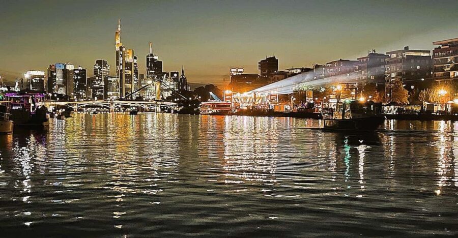 Frankfurt: Private Romantic Skyline Boat Tour - Where you start: Städel Museum on Schaumainkai
