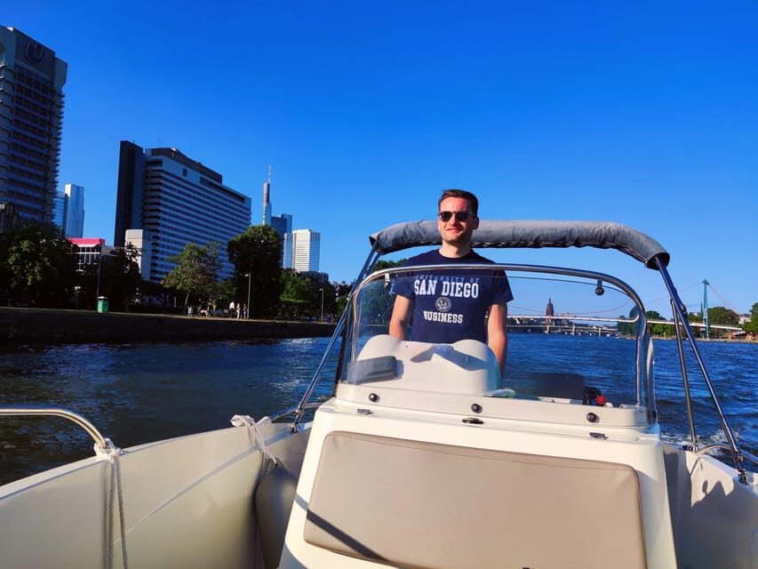 Frankfurt: Private Skyline Sightseeing Boat Tour - From the Main River: A 75-Minute Skyline Reset