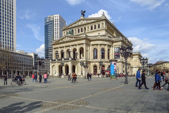 Frankfurt - Private tour with Licensed guide - Crossing the footbridge (1868) to the cathedral era