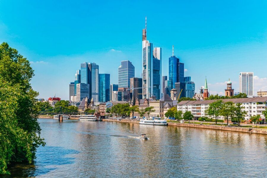Frankfurt: River Main Sightseeing Cruise with Commentary - 50 minutes vs 100 minutes: which way gives you the views you want