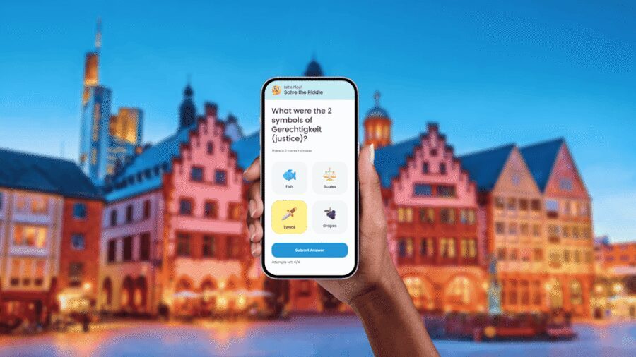 Frankfurt Self-Guided Historical Walking Tour - Entering Alte Oper Frankfurt: your phone becomes the guide