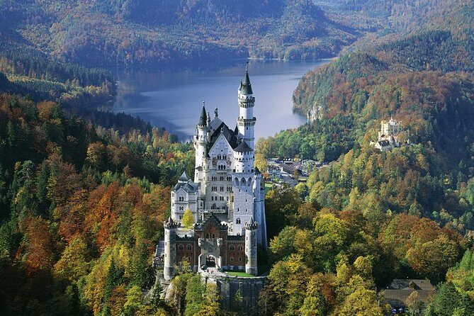 Frankfurt Super Saver: Neuschwanstein Castle and Rothenburg Day Trip - The coach, the guide, and why people rate this tour the way they do