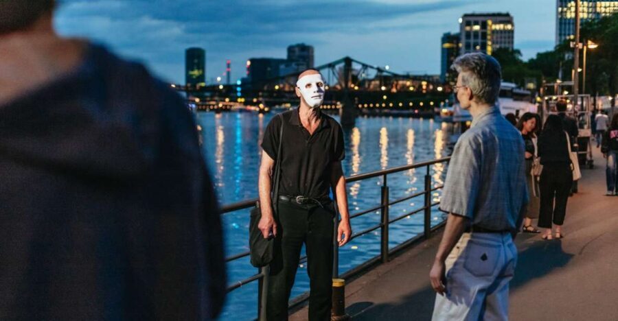 Frankfurt: "The Sandman" Nightmarish Walking Tour - Meeting at the Cathedral: How the Tour Starts