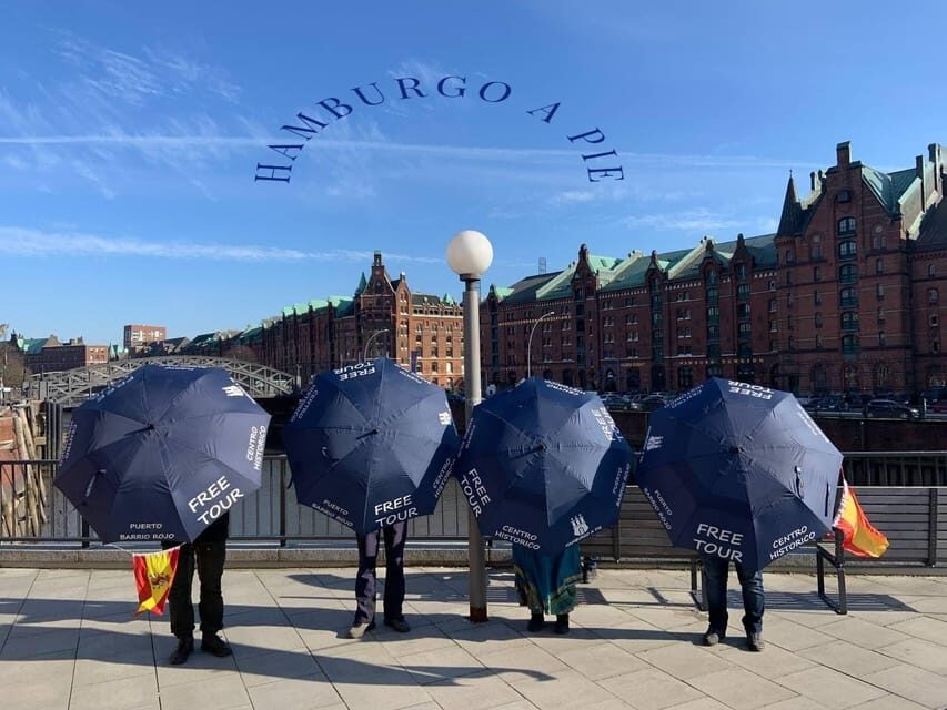 Free tour: Centro Histórico. Tú decides el precio al final - Meet at Hamburg’s town hall and follow the blue umbrella