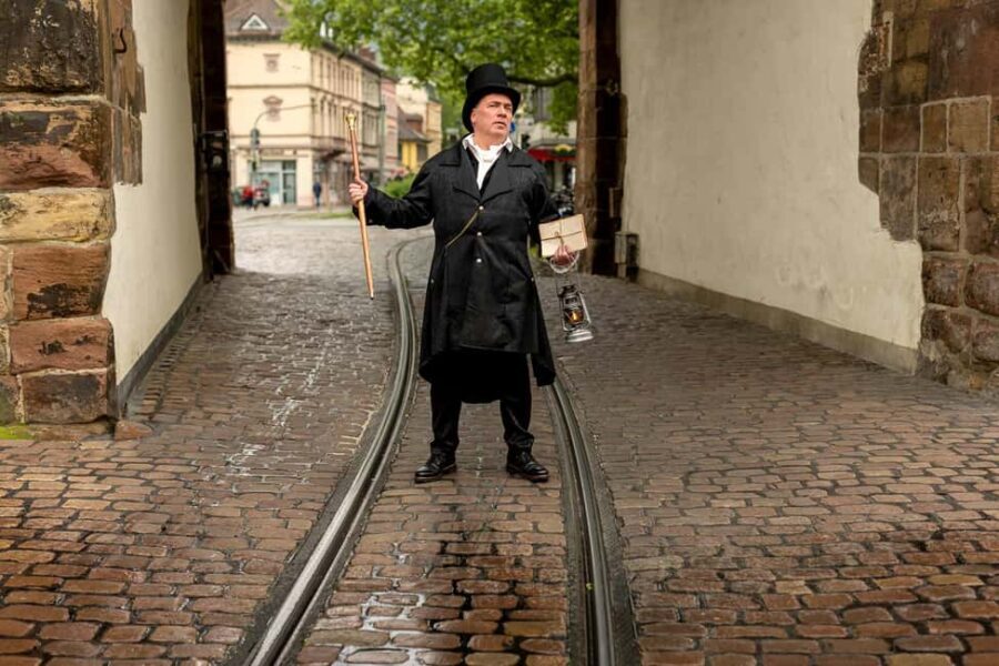 Freiburg: Acting tour Historix tour "Cathedral, gates, city legends" - Finding the tour starts point at Am Predigertor 1