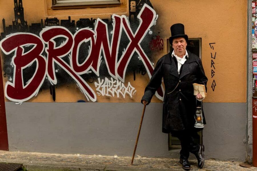 Freiburg: Ghost walk with Historix-Tours "Murderers, graves, and ghosts" - Colombi Castle rumors: the kind of legend Freiburg tells itself