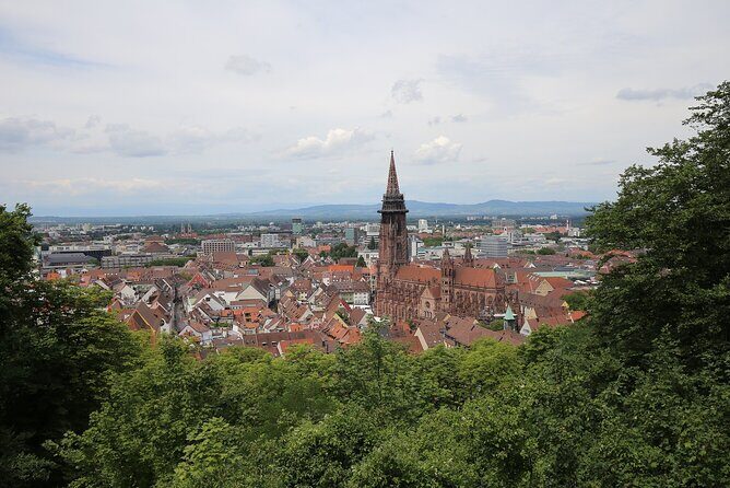 Freiburg - Historic walking tour - Freiburg Cathedral: Romanesque power with long construction lines