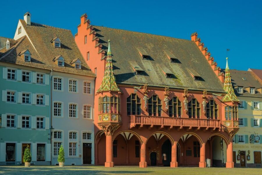 Freiburg im Breisgau: old town privat walking tour Italian - Rathausplatz to Haus zum Walfisch: Starting in the Center and Getting a Story Hook