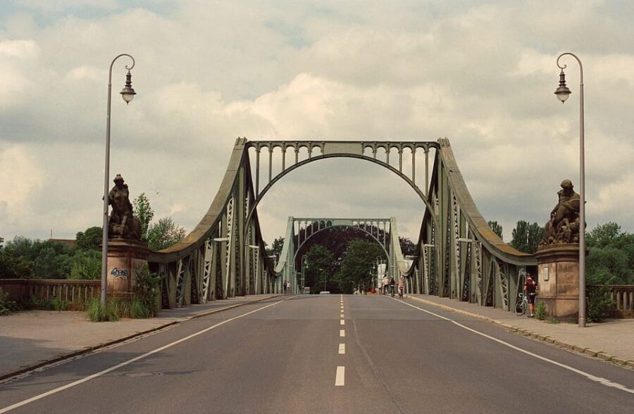 From Berlin: 6 Hour Tour to Potsdam - The Dutch Quarter and Potsdam’s older Brandenburg Gate