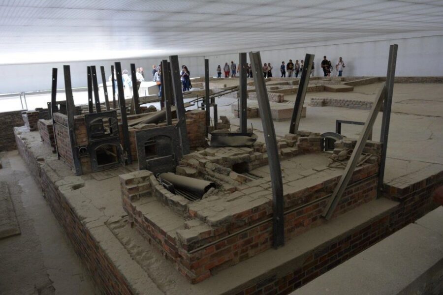 From Berlin: Guided Sachsenhausen Concentration Camp Tour - Notes on guides: what the best ones do right