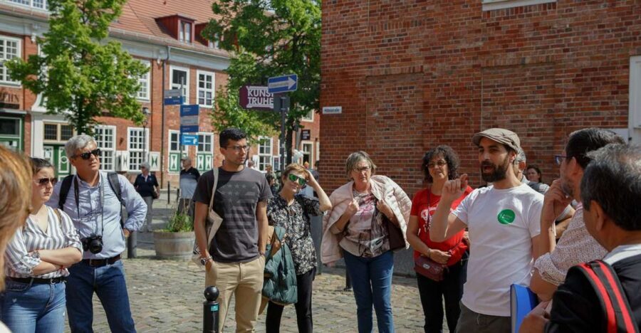 From Berlin: Potsdam Half-Day Tour in Spanish - Getting Oriented: Alexanderplatz Meeting Point, No Guesswork