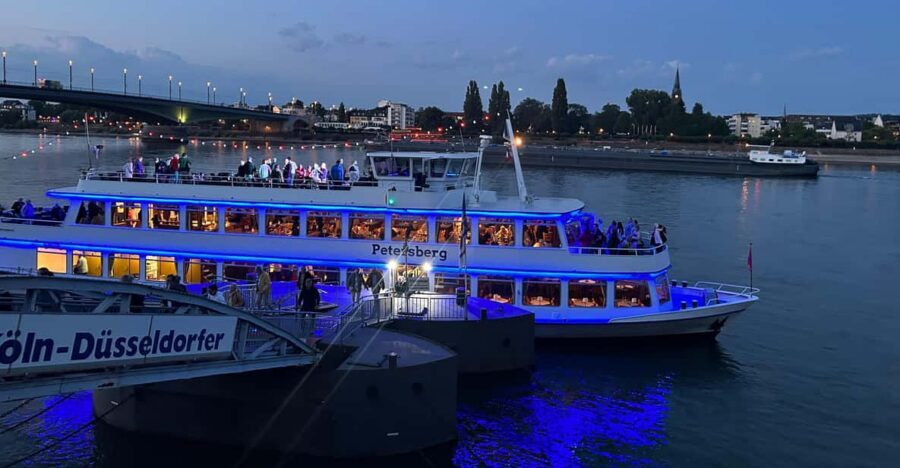 From Bonn: Christmassy Advent Cruise on the Rhine - Rhine views of Bonn and the Siebengebirge in early winter light