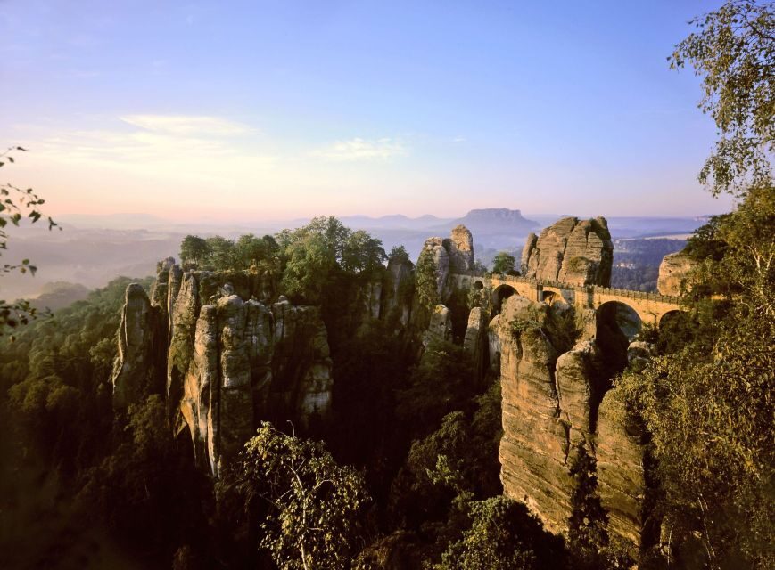 From Dresden: Saxon Switzerland & Pillnitz Castle - Getting moving: Dresden Hauptbahnhof and your guide-led structure