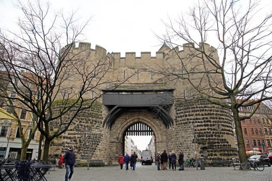 From Eigelstein to Nippes: city tour and wine hike - What you get for the money: wines, cheese, soup, and more