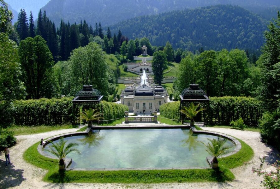 From Füssen: Neuschwanstein & Linderhof Castles Private Tour - Oberammergau with time to breathe: lunch, shops, carvings, and painted facades