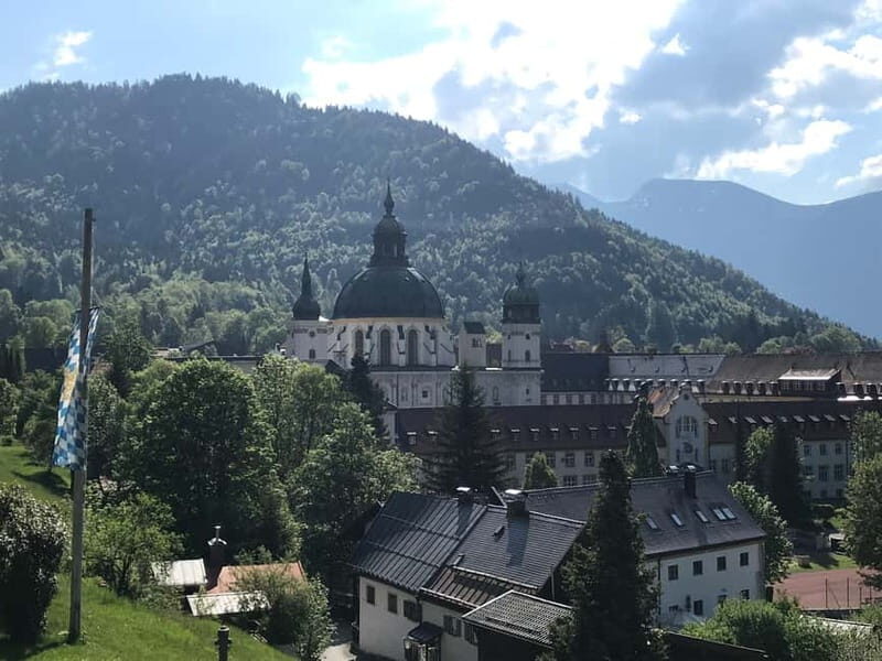 From Garmisch-Partenkirchen: Neuschwanstein Castle Tour - How the day runs: Garmisch-Partenkirchen to Neuschwanstein and back